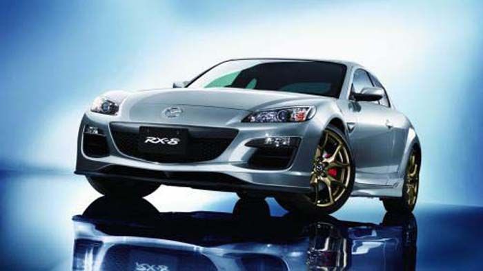Η επόμενη γενιά του εικονιζόμενου RX-8 θα κυκλοφορήσει το 2018, ενώ θα εφοδιάζεται με Wankel περιστροφικό κινητήρα, όπως και το νέο RX-7, το οποίο προ