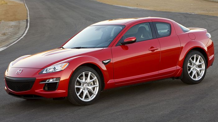 Tο 2018 η Mazda προβλέπεται να λανσάρει τη νέα γενιά του εικονιζόμενου RX-8 με νέο μηχανικό σύνολο το οποίο θα αποδίδει 300 ίππους τουλάχιστον.