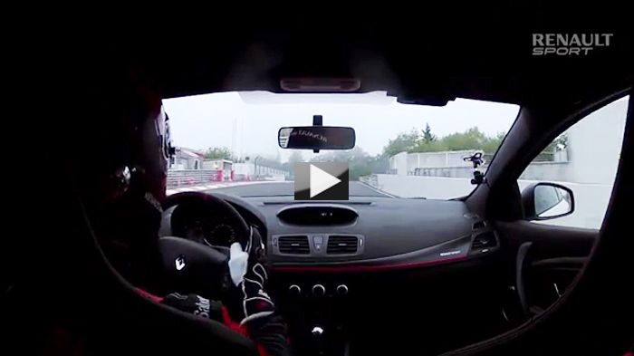 Με 4κύλινδρο, 2λιτρο, turbo μοτέρ, το Renault Megane RS 275 Trophy-R αποδίδει 275 PS και 360 Nm ροπής.