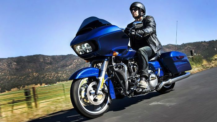 Η νέα –αερόψυκτη- Road Glide κρατά τα βασικά χαρακτηριστικά που την κάνουν δημοφιλή στην κατηγορία της, με ορισμένες μικρές αλλά σημαντικές αλλα