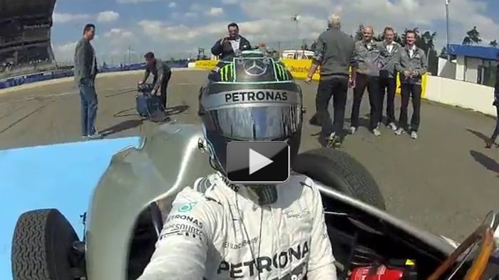 Ο Nico Rosberg νίκησε στο Gran Prix της Αυστραλίας, ενώ ο ομόσταυλός του Lewis Hamilton νίκησε αντίστοιχα στη Μαλαισία, Μπαχρέιν και Κίνα.