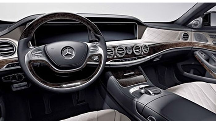 Στο εσωτερικό της νέας Mercedes S600 επικρατεί η πολυτέλεια και ο πλούσιος εξοπλισμός, ενώ προαιρετικά θα εφοδιάζεται και με συστήματα, όπως head-up d