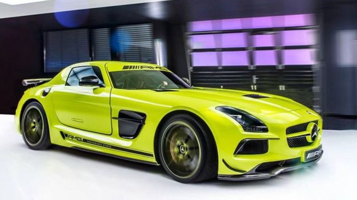 Η Mercedes SLS AMG Black Series πιάνει τα 100 χλμ./ώρα από στάση σε μόλις 3,5 δλ. αγγίζοντας την τελική ταχύτητα των 315 χλμ./ώρα.