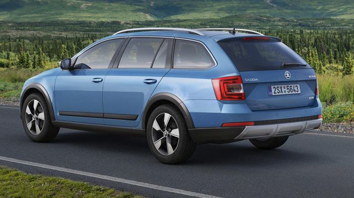 Η νέα Octavia Scout έχει μεγαλύτερη απόσταση από το έδαφος (+ 33 χλστ. σε σχέση με την «απλή» Octavia) και νέες 17άρες ζάντες αλουμινίου, για «light π