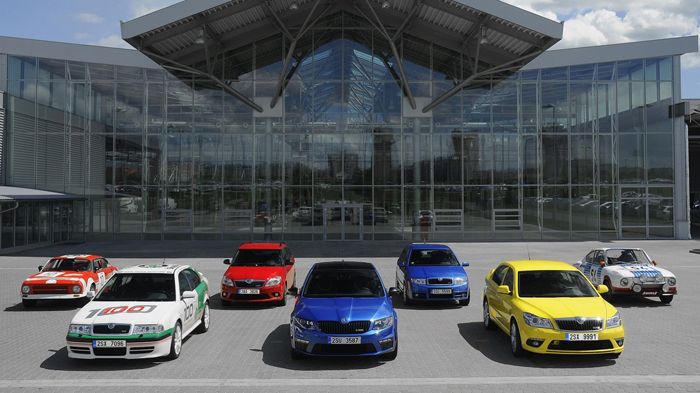 Σε πλήρη διάταξη όλα τα μοντέλα της Skoda RS ιστορίας, η οποία μετρά ήδη 40 χρόνια πορείας.