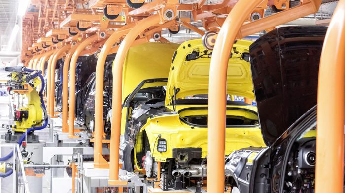 Ο Audi CEO, κος Rupert Stadler, δήλωσε: «Το εργοστάσιο στο Gyοr συνεισφέρει σημαντικά στην ανάπτυξή μας, ενδυναμώνοντας την παγκόσμια ανταγωνιστικότητ