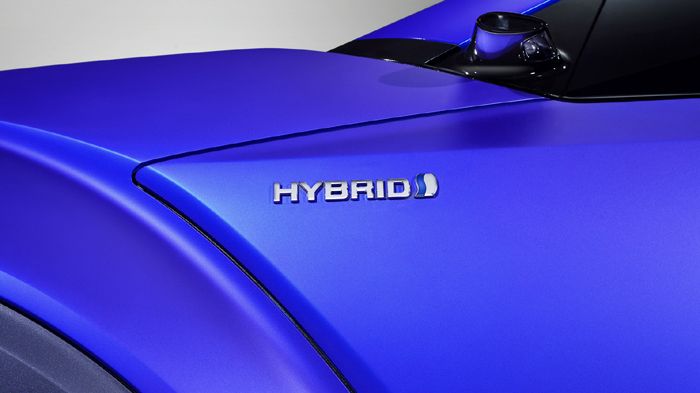 Το C-HR Concept παίρνει κίνηση από ένα νέο υβριδικό σύστημα, το οποίο λέγεται πως θα προσφέρει ακόμα χαμηλότερα επίπεδα κατανάλωσης. Θεωρείται πιθανό 