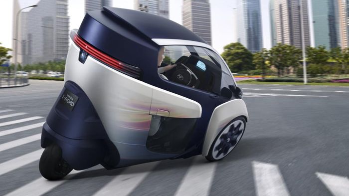 H Toyota αναφέρει ότι έχουν γίνει αρκετές αλλαγές σε σχέση με το περσινό concept, ώστε να αυξηθεί η ορατότητα του οδηγού και να γίνει πιο εύκολο το μα