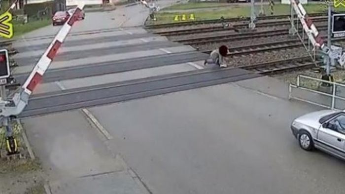 Η 3η Ιουνίου έχει θεσμοθετηθεί διεθνώς ως ημέρα ενημέρωσης και ευαισθητοποίησης των πολιτών, αναφορικά με την ασφαλή διέλευση των Ισόπεδων Διαβάσεων.