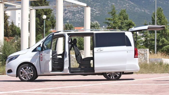 Εντυπωσιάζει το μεγάλο 1 όγκου αμάξωμα της V-Class. Οι πλαϊνές συρόμενες πόρτες και η πόρτα του χώρου αποσκευών 
είναι ηλεκτρικές.