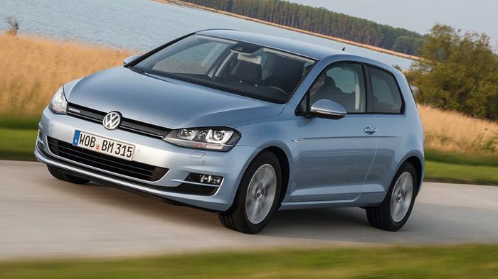 Η 7η γενιά του Golf αποκτά πλέον και στην Ελλάδα την έκδοση BlueMotion, στην οποία, η κατανάλωση του γερμανικού μικρομεσαίου περιορίζεται στα 3,2 λτ./