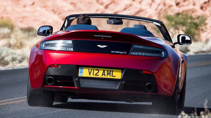 Η διάθεση της Aston Martin V12 Vantage S Roadster θα ξεκινήσει αργότερα φέτος, σε άγνωστες προς το παρόν τιμές.