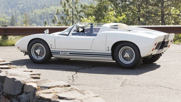 Το Ford GT40 Roadster (prototype) έφερε έναν 4,7 λτ. V8 κινητήρα με 4τάχυτο σειριακό κιβώτιο.