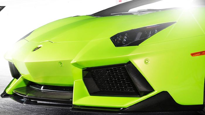 Ο Hulk, σε σχέση με την «κανονική» Aventador Roadster, φέρει διαφορετικό εμπρόσθιο splitter, τροποποιημένα πλευρικά μαρσπιέ και έναν after market πίσω