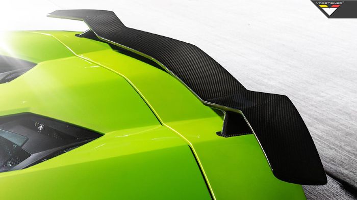Η ενεργή αεροτομή είναι φτιαγμένη ειδικά για την Lamborghini Aventador Roadster της Vorsteiner. 