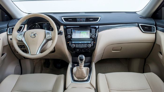 Το εσωτερικό είναι σχεδιασμένο από την αρχή και προσφέρει, για πρώτη φορά, την προαιρετική επιλογή για επταθέσια διαμόρφωση.