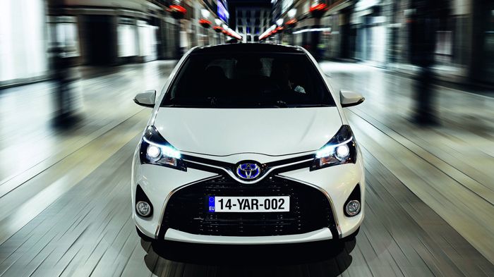 Το υβριδικό Yaris είναι αντιρρυπαντικών προδιαγραφών Euro 6, ενώ ζητάει λιγότερα από 3,3 λτ. βενζίνης για κάθε 100 χλμ. μικτής χρήσης.