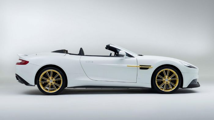 Η Aston Martin Works 60th Anniversary Limited Edition Vanquish διαθέτει λευκό αμάξωμα με κίτρινες (Anniversary Yellow) πλευρικές ρίγες και δίχρωμες ζά