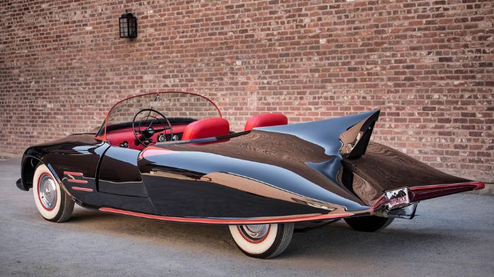 Το Batmobile πουλήθηκε για 200 δολάρια και σταδιακά εγκαταλείφθηκε σε ένα χωράφι για πάνω από 40 χρόνια. Οι τελευταίοι ιδιοκτήτες του το έστειλαν στο 
