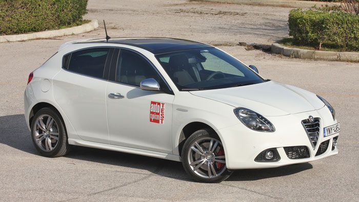 Το αμάξωμα της Giulietta είναι ένα από τα πιο θελκτικά της κατηγορίας, με πολλές παραπομπές ιδίως στο πίσω τμήμα, 
σε κουπέ μοντέλα.