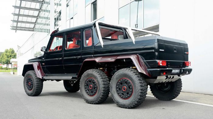 Η Brabus ανέβασε την απόδοση του V8 twin-turbo μοτέρ των 5,5 λίτρων κατά 156 ίππους. Πλέον, έχει ισχύ 700 ίππων, με την βάρους 3.850 κιλών 6τροχη G-Cl