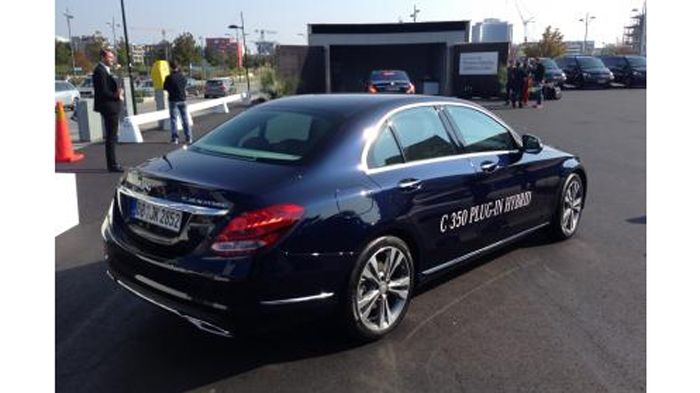 Η κατανάλωση της C350 Plug-in hybrid θα είναι χαμηλότερη από τα 2,8 λτ./100 χλμ. που επιδεικνύει η S500 Plug-in, αλλά και οι εκπομπές CO2 θα βρίσκοντα
