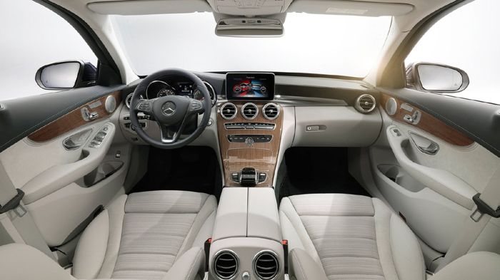 Το εσωτερικό της νέας Mercedes C-Class προβάλει περισσότερο από ποτέ το δυναμισμό του αυτοκινήτου. Πολυτέλεια, ποιότητα και τεχνολογία συνδυάζονται αρ