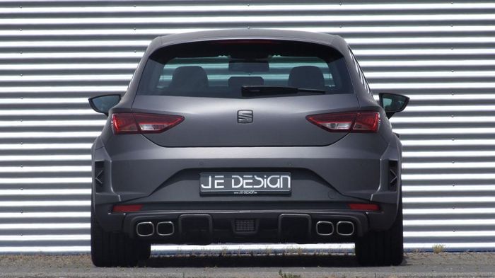 Το SEAT Leon Cupra της JE Design κάνει το 0-100 χλμ./ώρα σε μόλις 5,4 δλ. (-0,4 δλ.), ενώ η τελική του ταχύτητα παραμένει στα 250 χλμ./ώρα.