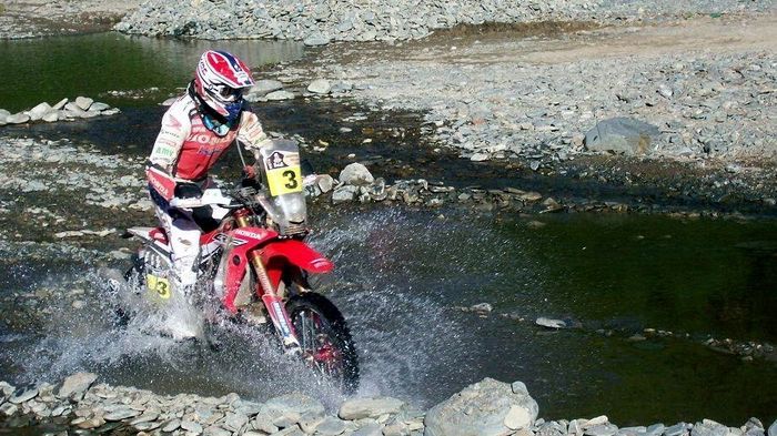 Την τρίτη νίκη για το φετινό Dakar έδρεψε ο Joan Barreda της Honda, που βρίσκεται 38 λεπτά πίσω από τον Coma της ΚΤΜ στη γενική.
