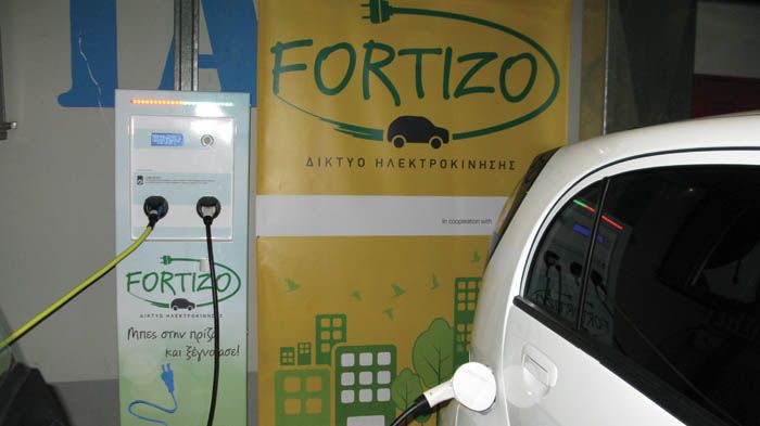 Για την ανάπτυξη των δικτύων σταθμών φόρτισης στη χώρα μας, απαιτείται να ολοκληρωθεί το θεσμικό πλαίσιο, που θα δίνει τη δυνατότητα πώλησης ηλεκτρική