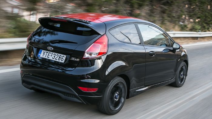 Τα Fiesta Red Edition και Fiesta Black Edition διαθέτουν ανανεωμένη κλιμάκωση σχέσεων στο πεντατάχυτο μηχανικό κιβώτιο και το σπορ σετάρισμα της ανάρτ