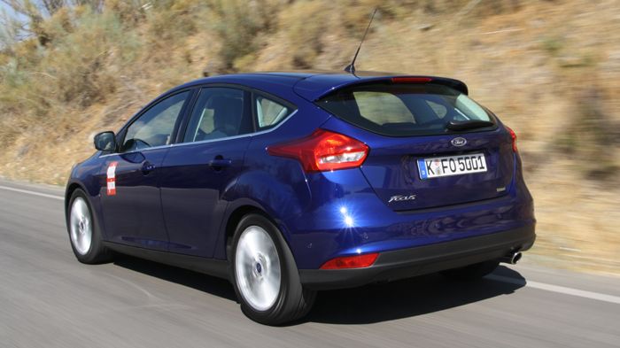 Το Ford Focus έχει θεαματικό turn in, που συνοδεύεται από ένα ευχάριστο «ελάφρωμα» του πίσω άξονα πολλαπλών συνδέσμων προς όφελος της τοποθέτησης και 
