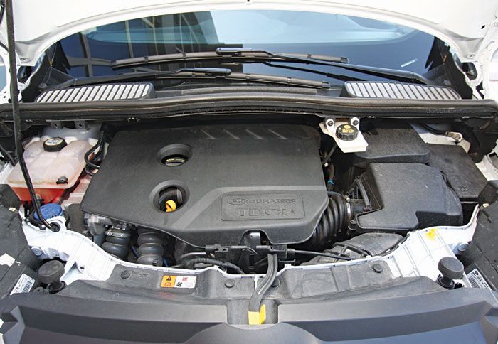 Ο κινητήρας 1,6 TDCi των 115 ίππων έχει καλή ροπή που βοηθάει στις ρεπρίζ και είναι οικονομικός παρά τα 1.400 κιλά του αυτοκινήτου. 