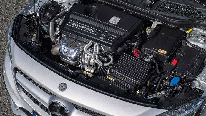 Μπορεί οι μηχανικοί της Mercedes να «πιέσανε» τον 2λιτρο κινητήρα να αποδίδει 360 ίππους, ωστόσο κατάφεραν να κρατήσουν σε χαμηλά επίπεδα τόσο την κατ