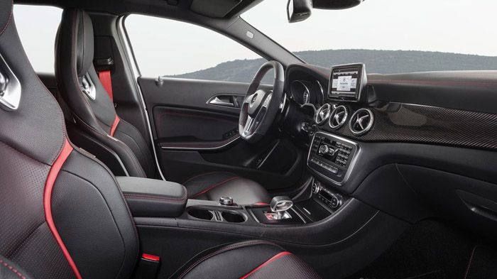 Στη θέση του κιβωτίου βρίσκουμε το αυτόματο κιβώτιο διπλού συμπλέκτη 7 σχέσεων AMG Speed Shift DCT με σύστημα τετρακίνησης και 3 διαφορετικά προγράμμα