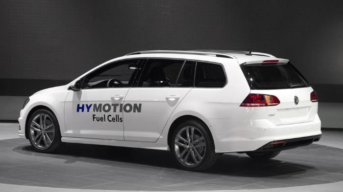 Η αυτονομία του Golf SportWagen HyMotion είναι 499 χλμ., ενώ ο ανεφοδιασμός του με υδρογόνο διαρκεί μόλις 3 λεπτά. Δυστυχώς δεν αναμένεται άμεσα κάποι