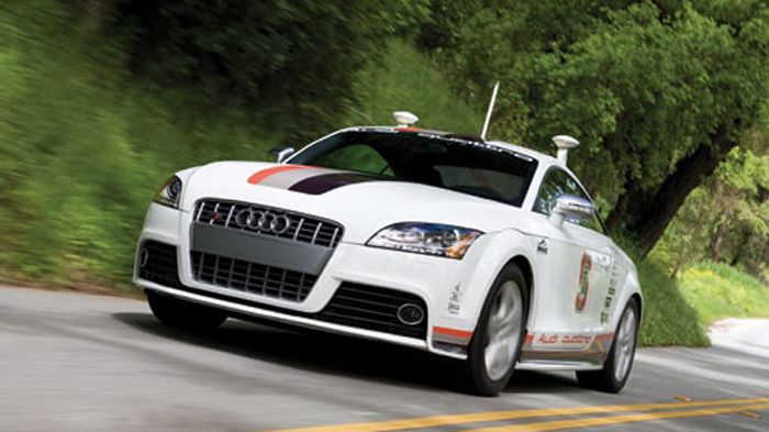 Ένα Audi TT συμμετέχει στις δοκιμές εξέλιξης των αυτόνομων αυτοκινήτων, ενώ διαθέτει συστήματα ανάκτησης του ελέγχου από τον οδηγό.