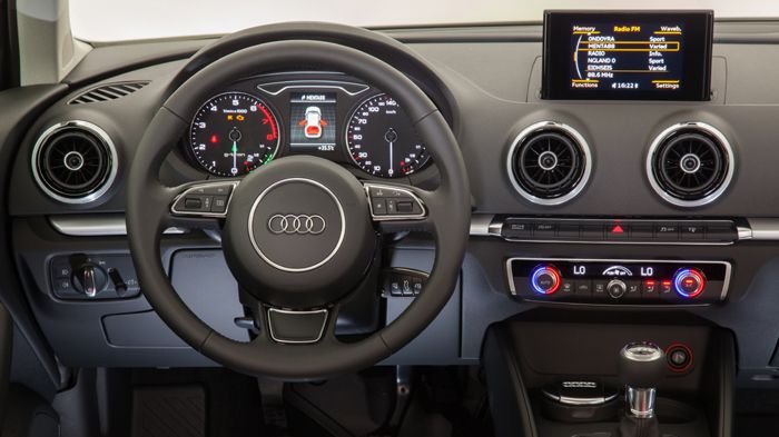 Στο πολυτελές εσωτερικό του Audi A3 g-tron υπάρχει ένδειξη στον πίνακα οργάνων για τα αποθέματα φυσικού αερίου. 