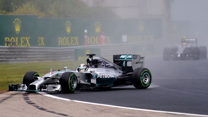 Ο Hamilton εκκίνησε από την Pit lane, είχε 3 εξόδους, τραυμάτισε την εμπρός αεροτομή του και κόντεψε να νικήσει. Θα την πούμε την αμαρτία μας, ήμασταν