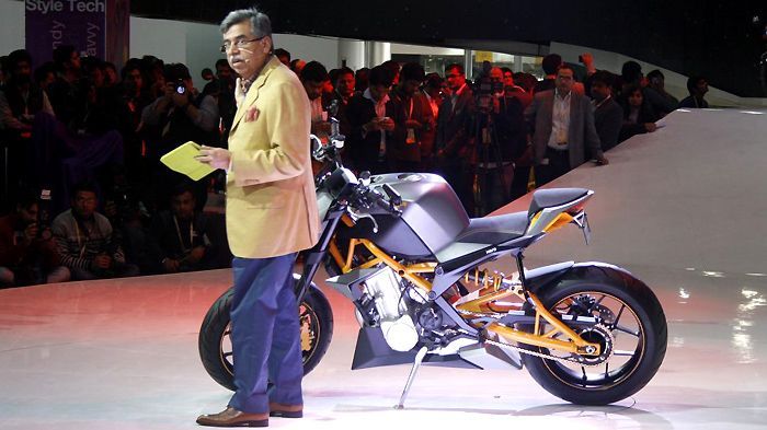 Ο Pawan Munjal, πρόεδρος της Hero Motors, ηγήθηκε και αυτής της παρουσίασης.