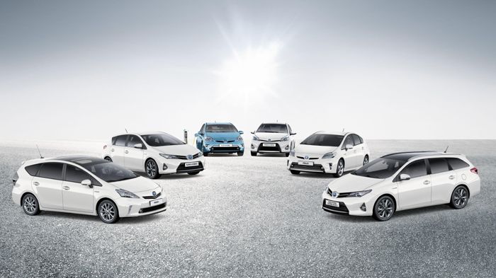 Η Toyota εκτιμά επίσης ότι τα υβριδικά οχήματα έχουν εξοικονομήσει περίπου 15 εκατομμύρια χιλιόλιτρα βενζίνης συγκριτικά με την ποσότητα που θα χρησιμ