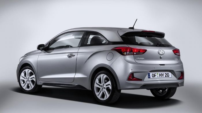Το πίσω spoiler χαρίζει στο i20 Coupe ένα περισσότερο σπορ look, ενώ αλλαγμένος είναι ο εμπρόσθιος προφυλακτήρας, ο οποίος φέρει μεγαλύτερη γρίλια και