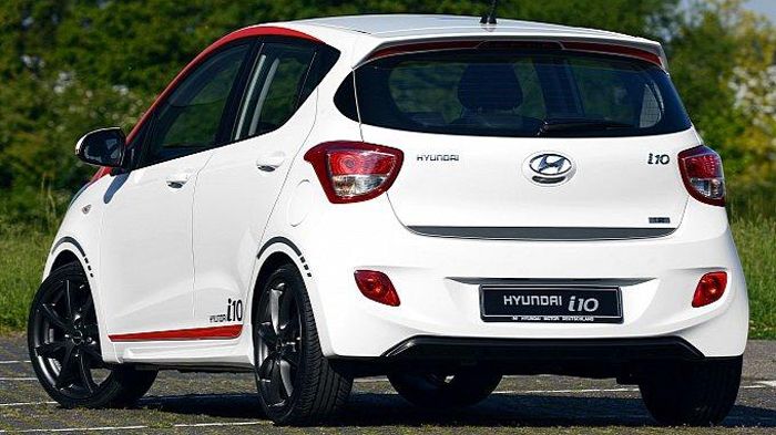 Το πίσω τμήμα, είναι το μόνο κομμάτι του i10 Sport που δεν υπάρχουν τα γραφικά σε μαύρο-κόκκινο χρώμα.