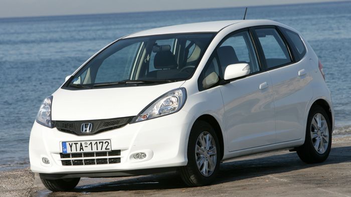 To Honda Jazz προσφέρεται με έκπτωση 700 ευρώ. 