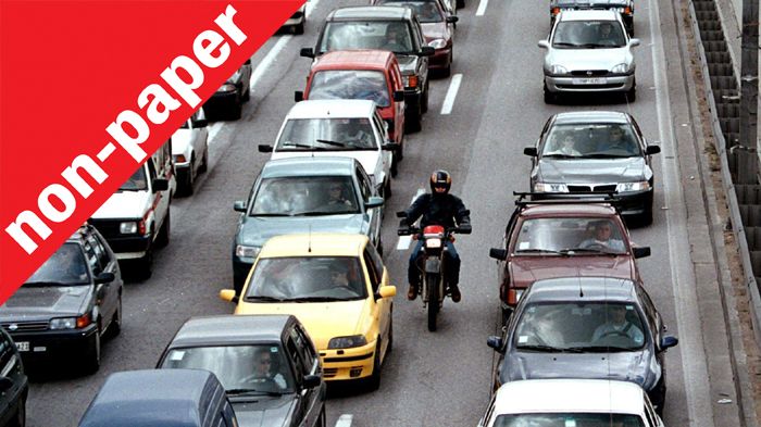 Τι λέτε εσείς όμως; Πιστεύετε πως υπάρχει διαφορά ανάμεσα σε άνδρες και γυναίκες οδηγούς; Υπάρχουν στερεότυπα που δέχεστε ακόμη; Ποια και γιατί; Τι λέ