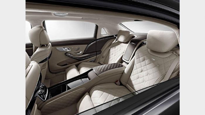 Στο πίσω τμήμα της καμπίνας της Mercedes-Maybach S600, θα υπάρχει περισσότερος χώρος για τα πόδια, αλλά και δύο ηλεκτρικά ανακλινόμενες πολυθρόνες βασ