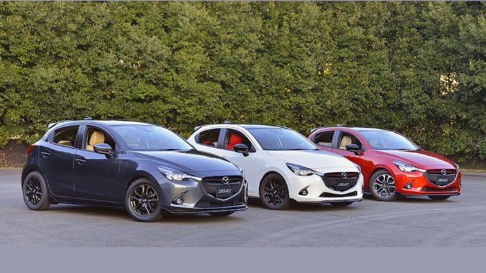 Το επίσης νέο Mazda2 (Demio στην Ιαπωνία) θα είναι εκεί σε «μάχιμες» εκδοχές, με την λευκή να είναι ίδιας λογικής με αυτές των CX-3 και Mazda3 hatchba