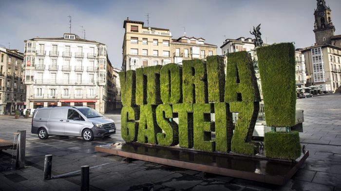 Η πρώτη οδηγική μας επαφή με το νέο Mercedes-Benz Vito έγινε στην Ισπανία (Βιτόρια) όπου και εδράζεται η γραμμή παραγωγής του.