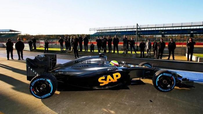 Την Παρασκευή 14/11, το πρώτο μονοθέσιο της McLaren που φορά το νέο κινητήρα της Honda, βρέθηκε στην πίστα του Silverstone για μερικές δοκιμαστικές βό