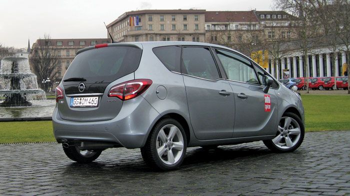 Πιο compact το σύστημα FlexRail με αποτέλεσμα οι πίσω επιβάτες να έχουν περισσότερο χώρο.